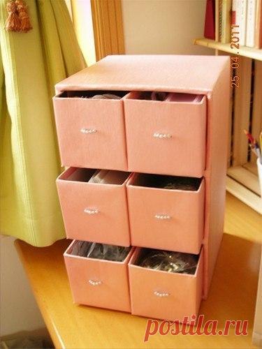 Маленький комод из картона для хранения мелочей