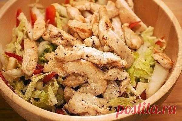 9 ВКУСНЕЙШИХ САЛАТОВ НА КАЖДЫЙ ДЕНЬ

1. Салат с сухариками

Ингредиенты:

- Огурец свежий большой — 1 шт.
- Грудка куриная отварная (или куриная ветчина) — 250 г
- Сыр твёрдых сортов — 70–100 г
- Кукуруза — 1 банка
- Чеснок
- Сухарики
- Майонез

2. Салат с копченым сыром

Ингредиенты:

- Морковь (сырая) — 1 шт.
- Сыр копченый — 100 г
- Колбаса копчёная — 100 г
- Чеснок — 3 зубчика
- Майонез — 2 ст. л.
- Кукуруза консервированная — 1 банка
- Соль, перец

Приготовление:
Морк...