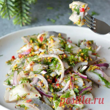 Вкусная селедочка - исправляем ошибки невкусной покупной соленой селедки
Если купили соленую сельдь в магазина и она вам откровенно не нравится, то вот вам способ превратить ее в шедевр.
Чистим 1-2 тушки селедки от шкурки, костей и прочей гадости
Нарезаем филе кусочками.
Добавляем 1 ст. л. сладкой горчицы в зернах, 2 ст. л. яблочного уксуса
3 ст. л. растительного масла, большую луковицу полукольцами, половину пучка мелкорубленного укропа, кориандр и острый перец по вкусу. ...