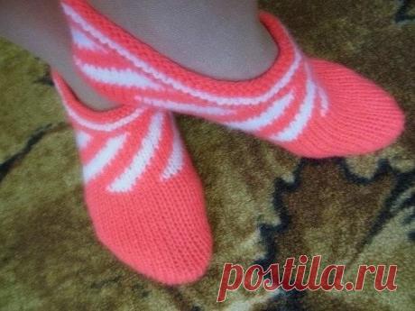 Простые и удобные тапочки (Вязание спицами) – Журнал Вдохновение Рукодельницы