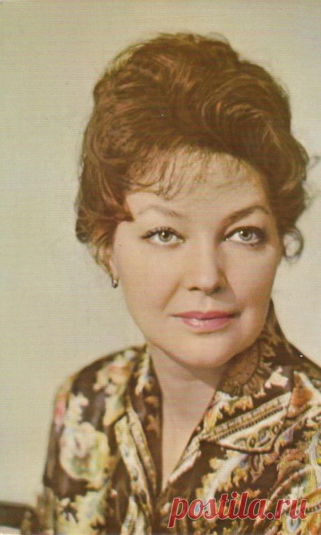 Valeri Denisov
Друзья! Сегодня день рождения у одной из самых красивейших актрис не только советского, но и мирового кино. 22 августа Ирина Скобцева советская и российская актриса театра и кино, народная артистка РСФСР отмечает свой день рождения. Ирина Константиновна Скобцева родилась 22 августа 1927 года в Туле, в семье, далекой от искусства – отец был научным сотрудником Главного управления метеослужбы, мама работала в архиве. Окончила среднюю школу и п