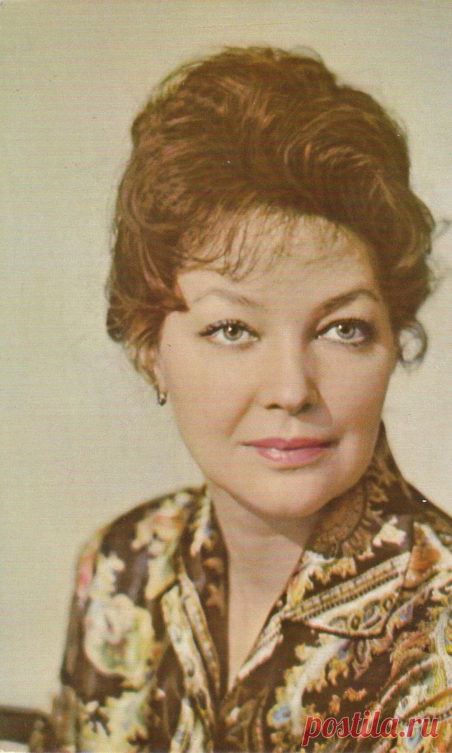 Valeri Denisov
Друзья! Сегодня день рождения у одной из самых красивейших актрис не только советского, но и мирового кино. 22 августа Ирина Скобцева советская и российская актриса театра и кино, народная артистка РСФСР отмечает свой день рождения. Ирина Константиновна Скобцева родилась 22 августа 1927 года в Туле, в семье, далекой от искусства – отец был научным сотрудником Главного управления метеослужбы, мама работала в архиве. Окончила среднюю школу и п