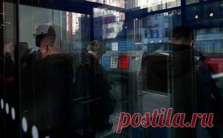 Финразведка предложила вводить номер паспорта или ИНН получателя перевода. Росфинмониторинг разработал новую версию проекта, который делает обязательным указание данных получателя при переводах и ограничивает отправления без открытия банковского счета. Полностью требования могут заработать с 2026 года