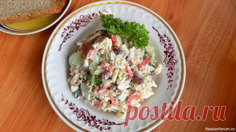 Салат из красной консервированной фасоли с куриной грудкой. Видео рецепт Для приготовления салата нам понадобиться:Куриная грудка - 350 гр.Консервированная красная фасоль - 400 гр.Яйца куриные - 4 шт.Огурец свежий - 2 шт.Красный болгарский перец - 1 шт.Репчатый лук - 1 шт.Укроп - 1 пучокЗелени петрушки - 1 пучокСоль по Вашему вкусуМайонез для заправки этого...