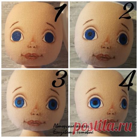 Акриловой краской белого цвета рисуем белок глаза. Синей краской — радужку. У меня очень темная синяя краска, поэтому я смешала ее с небесно-голубой (фото 1). Черной краской рисуем зрачок (фото 2). Добавляем в синюю краску немного белой и высветляем нижнюю часть радужки (фото 3). Добавляем еще белой краски и продолжаем высветлять радужку(фото 4).