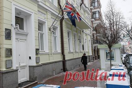 Западные страны объявили об эвакуации посольств на Украине. Великобритания, Австралия и Германия объявили об эвакуации сотрудников диппредставительств на Украине из-за растущего военного напряжения на границе с Россией. Решение последовало на фоне начала эвакуации семей дипломатов США, а также рекомендации Госдепа американцам не совершать поездки в Россию и на Украину.