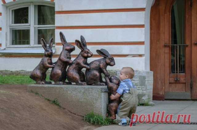 Дети точно знают как фотографироваться с памятниками — Убойный юмор - amworld