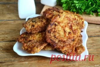 Отбивные из свинины классические

Рецепт, как приготовить отбивные из свинины классические, очень простой, но в то же время имеет несколько нюансов, на которые необходимо обращать внимание. Во-первых, для приготовления отбивных лучше всего подходит свиная вырезка, из нее блюдо получается очень нежным и сочным, да и резать ее на ломтики очень удобно. Во-вторых, для кляра лучше всего подходит мука, можно также использовать панировочные сухари. Обмакивать мясо следует сначала...