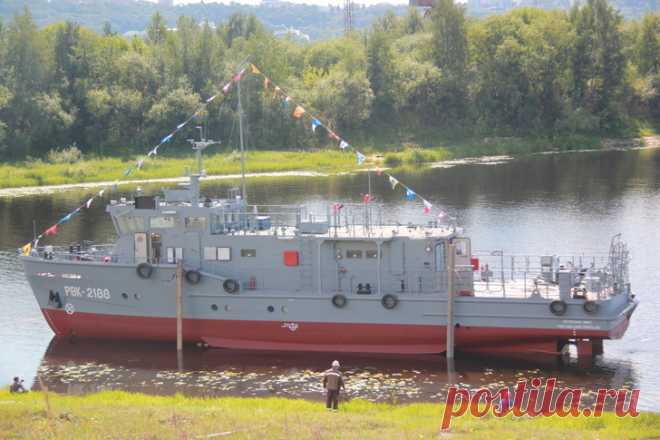 2020 июль. Со стапеля ОАО «Завод Нижегородский Теплоход» (Нижегородская область) сошел очередной рейдовый катер комплексного аварийно-спасательного обеспечения проекта 23040 «Павел Симонов»