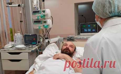 Выживший в Охотском море рассказал о пролетавших над ним вертолетах. Над лодкой Николая Пичугина, выжившего после двухмесячного дрейфа в Охотском море, дважды пролетали вертолеты, рассказал мужчина корреспонденту «РЕН ТВ» в больнице.