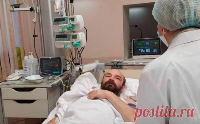 Выживший в Охотском море рассказал о пролетавших над ним вертолетах. Над лодкой Николая Пичугина, выжившего после двухмесячного дрейфа в Охотском море, дважды пролетали вертолеты, рассказал мужчина корреспонденту «РЕН ТВ» в больнице.
