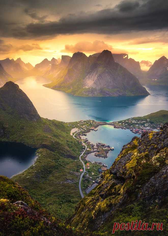 coiour-my-world:
“Reinebringen, Norway ~ Lauri Lohi
”