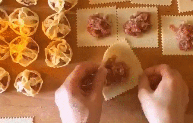 Оригинальный способ лепить манты
