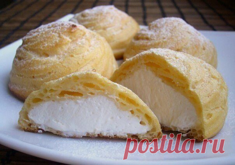 Профитроли, вкуснейший десерт! 
Только для подписчиков сообщества "Рукоделие"

Ингредиенты: 
-125 г. пшеничной муки, 
-250 мл воды или молока, 
-100 г. сливочного масла, 
-2 яйца. 

Для крема: 
-300 мл сливок 35% жирности, 
-30 г. сахарной пудры. 

Приготовление: 
1.Смешать муку, масло и воду, поставить на маленький огонь.Готовить постоянно помешивая, пока тесто не превратится в такой комочек как на первом фото.Дать немного остыть, чтобы при добавлении яиц они не свернулис...
