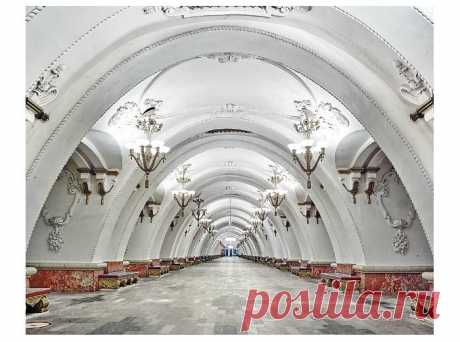 Подземное царство: фотограф из Канады создал серию невероятных снимков московского метро