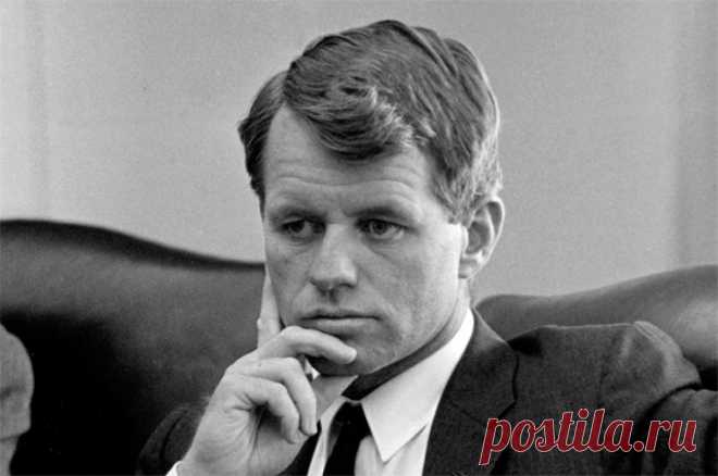 Убийство в ходе праймериз. Трамп может разделить участь Роберта Кеннеди. В Соединенных Штатах есть правило — если работает старое, то нет особого смысла изобретать что-то новое. Тем более, когда списать все можно на одинокого фанатика
