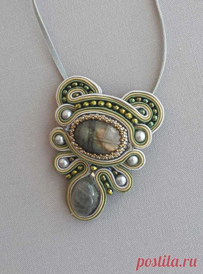 Кулон с лабрадором | biser.info - всё о бисере и бисерном творчестве