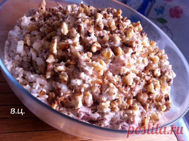 Шикарный салат из курицы с орехами по-советски
