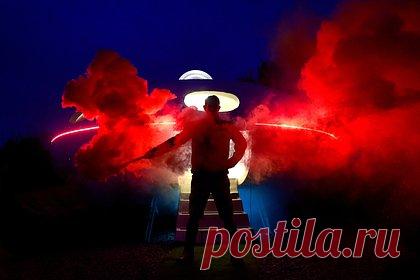 Главный исследователь НЛО в США пожаловался на конспирологов в правительстве. Главный исследователь НЛО Департамента по исследованию всех видов аномалий (AARO) ушел в отставку и пожаловался на засилье конспирологов в правительстве США, которые тратят миллионы долларов налогоплательщиков. Физик Шон Киркпатрик заявил, что его организация не нашла ни одного доказательства существования инопланетян.