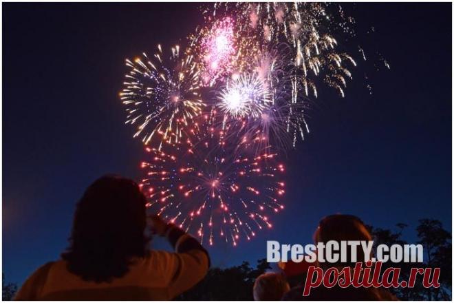 Салют 3 июля в Брестской крепости. День Независимости (видео) | БрестСИТИ. Новости