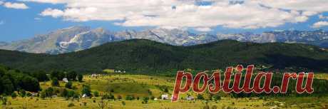 (1) Фејсбук
Beautiful panorama of DURMITOR from Žabljak-Đurđevića Tara road. 
Peaks from the left: Šljeme 2455m, Savin Kuk 2313m, Terzin Bogaz 2303m, Međed 2287m, Bobotov Kuk 2523m, Bezimeni Vrh 2487m, Rbatina 2401m, Obla Glava 2303m and Crvena Greda 2175m.