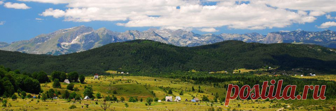 (1) Фејсбук
Beautiful panorama of DURMITOR from Žabljak-Đurđevića Tara road. 
Peaks from the left: Šljeme 2455m, Savin Kuk 2313m, Terzin Bogaz 2303m, Međed 2287m, Bobotov Kuk 2523m, Bezimeni Vrh 2487m, Rbatina 2401m, Obla Glava 2303m and Crvena Greda 2175m.