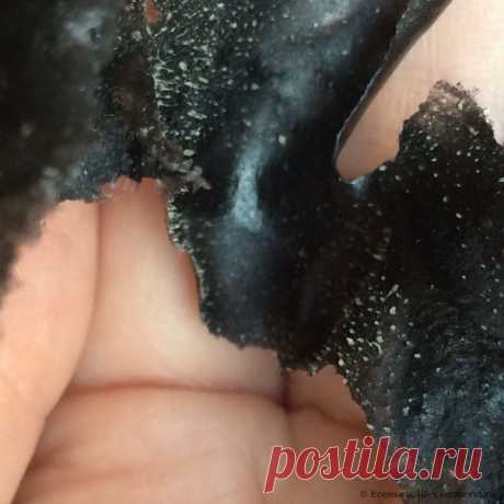 Маска из желатина и угля вытягивает даже из глубоких пор.