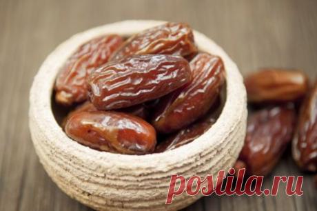 Волшебные свойства фиников
Финики - плоды финиковой пальмы, высокого дерева семейства пальм, с длинными (до 6 метров), крупными листьями. Финики - сочные ягоды, крупные, овальные или шарообразной формы янтарно-красного цвета.

Финики— удивительный плод, которому во многих странах приписывают свойства укреплять здоровье и продлевать жизнь.