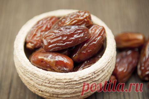 Волшебные свойства фиников
Финики - плоды финиковой пальмы, высокого дерева семейства пальм, с длинными (до 6 метров), крупными листьями. Финики - сочные ягоды, крупные, овальные или шарообразной формы янтарно-красного цвета.

Финики— удивительный плод, которому во многих странах приписывают свойства укреплять здоровье и продлевать жизнь.