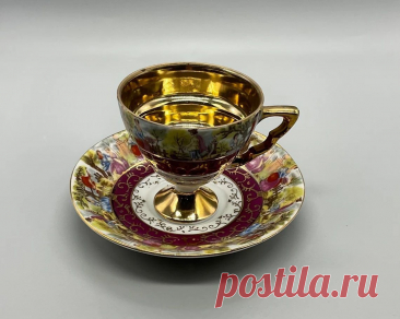 Винтаж: Винтажный костяной фарфор Royal Crown золотая чайная пара купить в интернет-магазине Ярмарка Мастеров по цене 11200 ₽ – WVI0GRU, Кружки винтажные, Рошаль - доставка по России Винтаж: Винтажный костяной фарфор Royal Crown золотая чайная пара в наличии в интернет-магазине на Ярмарке Мастеров - 55217392. Кружки винтажные от Antiq-vintag. Размер: Блюдце — 12 см в диаметре
Чашка на ножке — 7 см в высоту x 7 см в диаметре
Объем: 85 мл. Материал: костяной фарф...