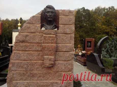 БЕСПЛАТНЫЕ МЕРЦАЮЩИЕ ОТКРЫТКИ И ПЛЕЙКАСТЫ
Eлена Белочкина