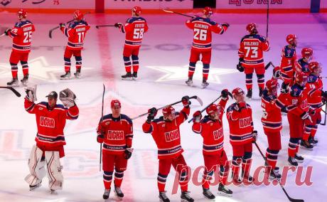 ЦСКА шестым в Западной конференции вышел в плей-офф КХЛ. Московский клуб обыграл нижегородское «Торпедо» со счетом 3:2. Благодаря своей победе, а также поражению подмосковного «Витязя» от «Куньлуня» ЦСКА обеспечил себе место в первом раунде Кубка Гагарина