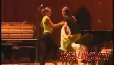 Когда играет буги-вуги, за ногами этой парой тяжело уследить