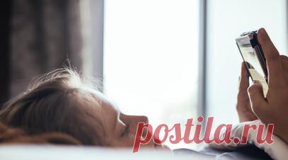 Сомнолог Царёва: мобильный телефон может быть полезен при утреннем пробуждении. Кандидат медицинских наук, врач невролог-сомнолог Елена Царёва рассказала, что скроллинг помогает скорее проснуться. Читать далее