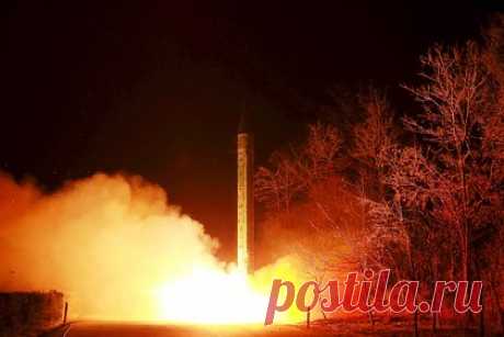 Япония оценила развитие ядерной программы Северной Кореи. Власти Японии сочли абсолютно неприемлемым развитие ядерной программы Северной Кореи. Так оценил этот процесс генеральный секретарь японского кабинета министров Хирокадзу Мацуно. «Развитие ядерной и ракетной программ Северной Кореи является угрозой миру и безопасности Японии и международного сообщества», — заявил он.