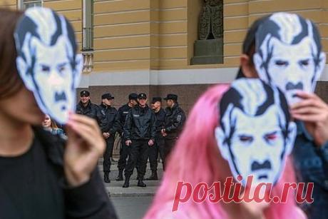 Прокуратура потребовала запретить движение «Весна». Прокуратура Санкт-Петербурга через суд потребовала запретить в России движение «Весна» как экстремистское. В ведомстве считают, что деятельность этого объединения подрывает общественную безопасность и основы конституционного строя России. Прокуратура также заявила, что движение проводит незаконные мероприятия.