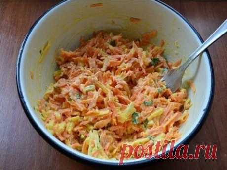 Морковный салат с яйцом. Простой и лёгкий салат для небольшого перекуса в течение дня. Удобно взять с собой на работу!