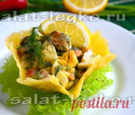 Салат с мидиями в сырной корзиночке