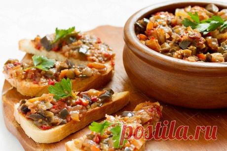 20 рецептов вкуснейшей икры из баклажанов У каждой хозяйки свой рецепт идеальной икры из баклажанов. Годами он оттачивался, совершенствовался и дополнялся. Мы предлагаем тебе 20 проверенных рецептов, по которым ты можешь приготовить эту вкусную закуску уже сегодня!