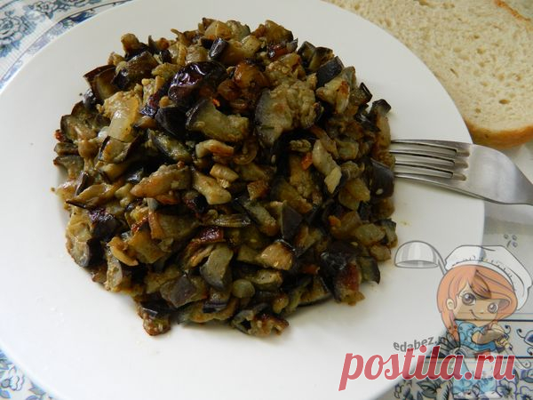 Вкусные жареные баклажаны — простой классный рецепт по шагам с фото Жареные баклажаны по этому рецепту очень вкусны и в горячем виде, и после того как остынут. А если приготовите много и останется на следующий день, попробуйте перемешать с вареным яйцом и заправить небольшим количеством сметаны или майонеза. Получится новый салатик.