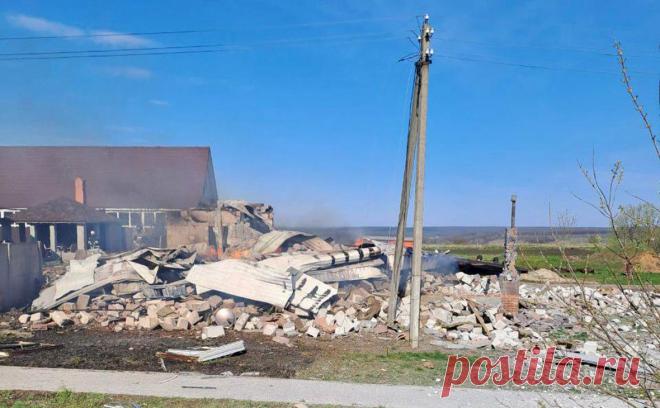 Снаряд полностью разрушил частный дом в белгородском селе Муром. Село Муром в Белгородской области попало под обстрел, сообщил в телеграм-канале губернатор Вячеслав Гладков.