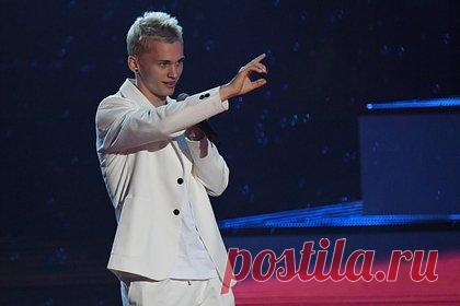 Известная певица назвала Милохина никчемным существом. На Даню Милохина обрушился шквал резкой критики после его ухода из шоу «Ледниковый период» и спешного отъезда в Дубай. Не осталась в стороне и известная певица Ольга Кормухина, которая публично назвала блогера никчемным существом и даже придумала ему новую профессию. По ее мнению, ему надо быть сантехником.