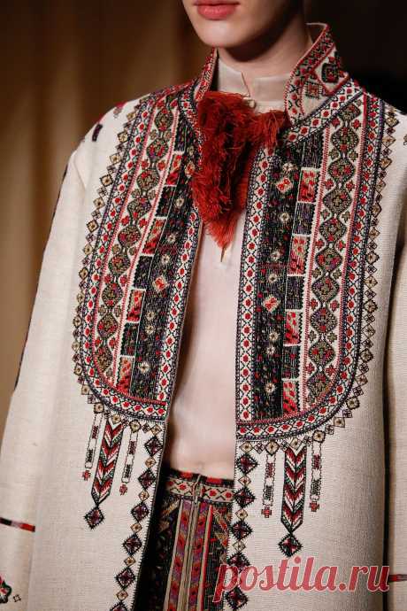 Valentino-detail-3.jpg (1366×2048)