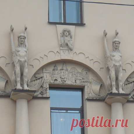 Фрагмент декора. Большая Пушкарская
#фасадыпитера #фасад #декорфасада #декордома #домапитера #модерн#петербургвдеталях #петроградскаясторона #спб #типичныйпитер #этопитердетка #архитектура #питерское #питерпитер #piter #modern #facade #decor #piter_everyday #spb#petrogradskydistrict #piterfoto #vscospb #saintpetersburg