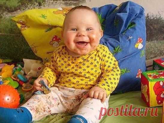 Дима (3 года 9 месяцев) разворачивает конфету.
— Дим, поделишься со мной?
— Нет. Я не могу!
— Почему?
С довольным видом:
— Потому что я — ЖАДИНА!
— А разве это хорошо — быть жадиной?
— Н-у-у... — дожёвывая конфету: — неплохо!