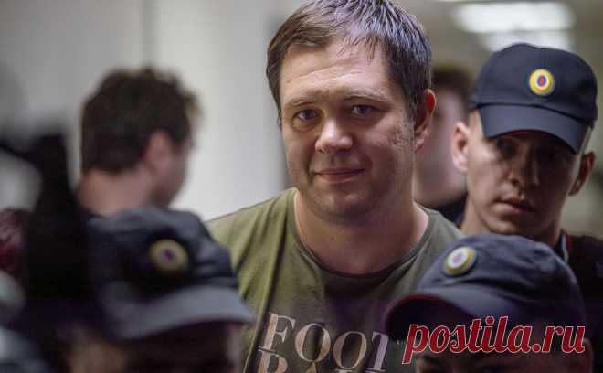 Адвокат главреда Baza начал готовить апелляцию на его арест. Адвокат главного редактора телеграм-канала Baza Глеба Трифонова Алексей Михальчик сразу после окончания заседания суда начал готовить апелляцию на арест журналиста.
