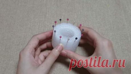 Нитки, булавки и капля креатива. Неожиданно интересный декор при минимуме усилий - медиаплатформа МирТесен Интересные внешне, не теряющие форму цветы, легко сделать при помощи подручных средств. При этом результат будет интересным, а сам процесс увлекательным. Оригинальные цветы могут стать частью интерьерного декора, использовать их можно также для создания ободков, заколок или украшения одежды. Все,