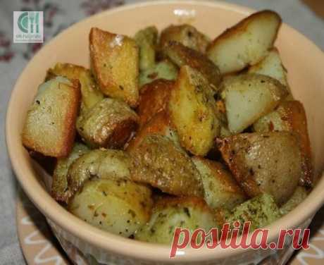 Картошка, запеченная в чесночном масле!
*****************************************************

Ингредиенты на 5 картошек:

- Масло сливочное — 100 г
- Чеснок — 4 зубочка
- Петрушка — 3 ст. л.
- Сметана — 1 ст. л.
- Сыр твердых сортов — 5 ст. л.

Приготовление:

1. Масло выложить в миску.
2. Чеснок почистить, раздавить и измельчить. Петрушку мелко порезать, сыр натереть на мелкой терке. Все соединить, добавить сметану, посолить, поперчить, хорошо размешать.
3. Очищенный кар...