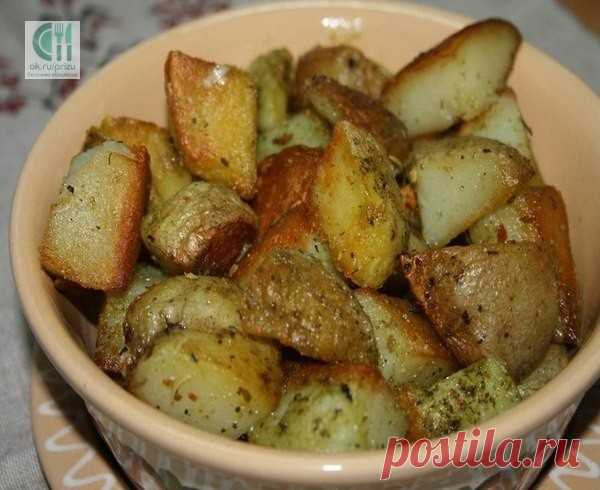 Картошка, запеченная в чесночном масле!
*****************************************************

Ингредиенты на 5 картошек:

- Масло сливочное — 100 г
- Чеснок — 4 зубочка
- Петрушка — 3 ст. л.
- Сметана — 1 ст. л.
- Сыр твердых сортов — 5 ст. л.

Приготовление:

1. Масло выложить в миску.
2. Чеснок почистить, раздавить и измельчить. Петрушку мелко порезать, сыр натереть на мелкой терке. Все соединить, добавить сметану, посолить, поперчить, хорошо размешать.
3. Очищенный кар...