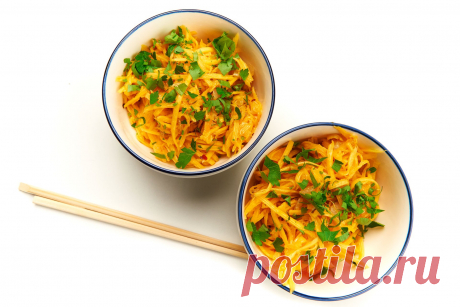 Сложить горкой и залить кипящим маслом. Рецепт тыквы по- корейски (вкуснее, чем морковь) | Репчатый лук | Пульс Mail.ru Мякоть тыквы нежнее, сочнее, а значит и промаринуется она быстрее. Этот рецепт особенно актуален сейчас, в преддверии тыквенного сезона, но по...